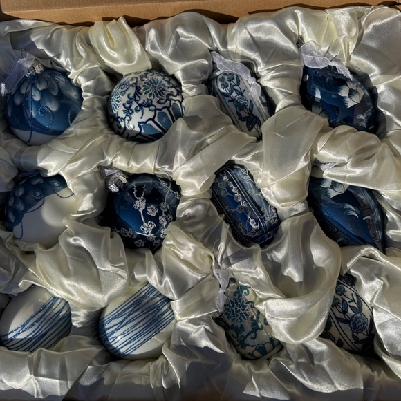 Frontgate Ornaments - Set of 12 - NWT - Picture 4 of 15